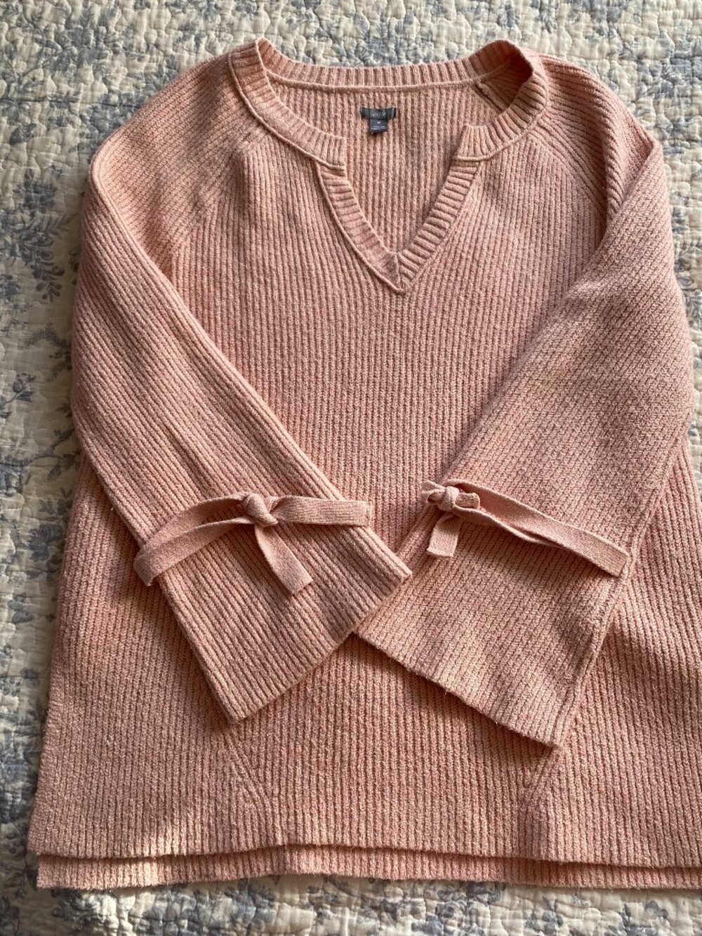 Aerie Split Neck Pullover Knit Sweater Pink Relaxed Fit Tie Bell Sleeves M